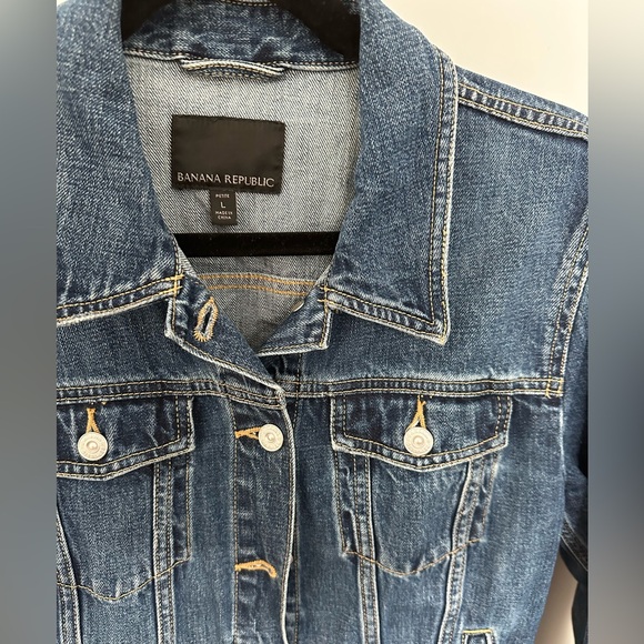 Banana Republic Jackets & Blazers - Banana Republic Classic Blue Denim Jacket